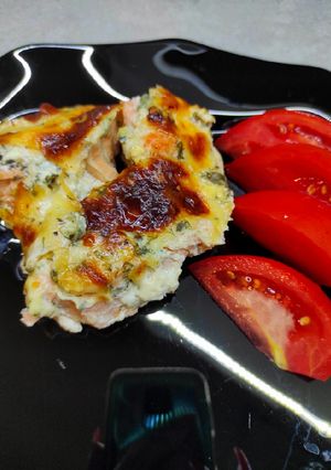 Лосось в сливках с сыром Dorblu