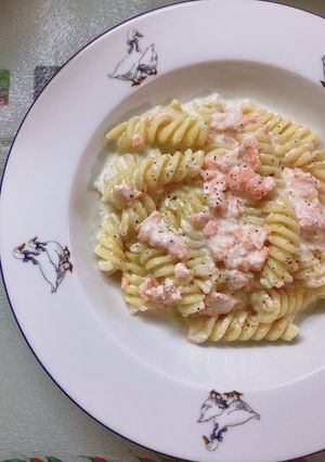 Макарони з лососем в вершковому соусі. Легко і швидко