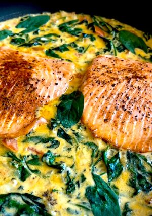 Лосось у вершковому соусі на сковороді