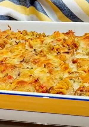 Макаронна запіканка з тунцем. Дуже ситно і смачно