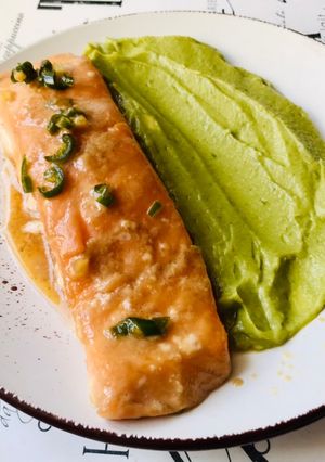 Лосось теріяки із зеленим пюре