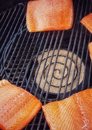 Лосось холодного копчення