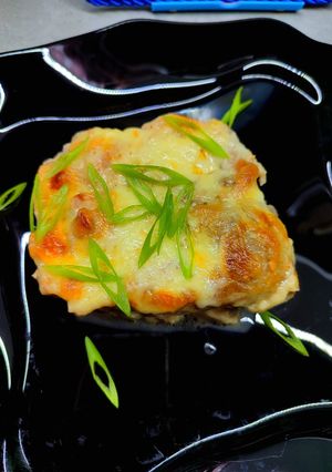 Лосось с айвой и сулугуни в духовке