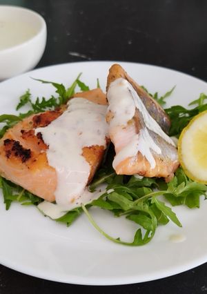 Лосось під вершково-сирним соусом дорблю