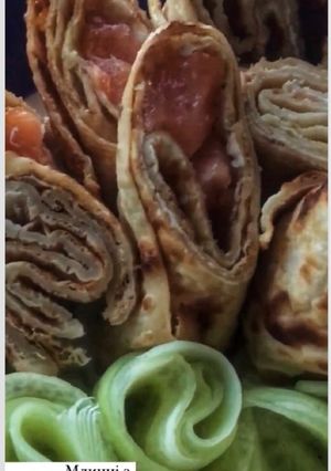 Млинці з філадельфією, рибою та огірком