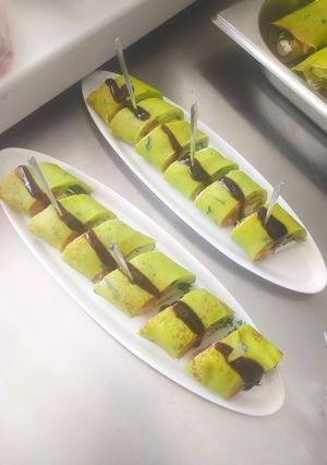 Млинці зі шпинатом та червоною рибою