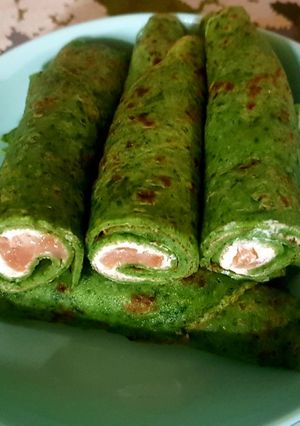 Млинці зі шпинату з лососем