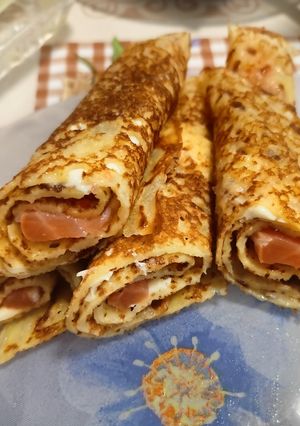 Млинці з червоною рибою