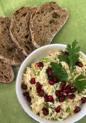 Неймовірно смачна закуска з тунцем і яйцем