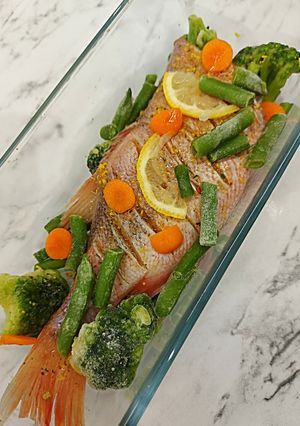 Окунь с овощами в сливках