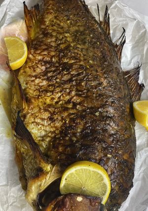 Ніжний і соковитий короп, запечений у духовці