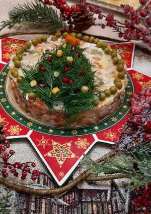 Оливье с креветками и красной рыбой