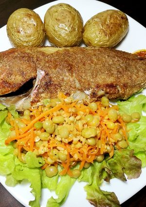 Окунь, запечений у паніровці