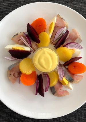 Оселедець без шуби з домашнім майонезом