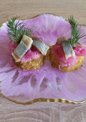 Оселедець з маринованою цибулею та пряною картоплею