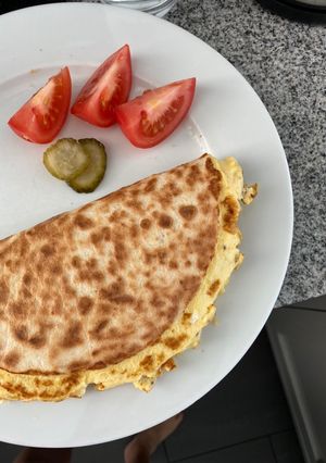 Омлет в лаваше с тунцом