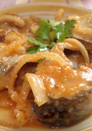 Оселедець маринований в томатному соусі