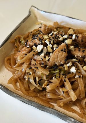 Пад Сі-Ю або тайландська смажена локшина з яловичиною