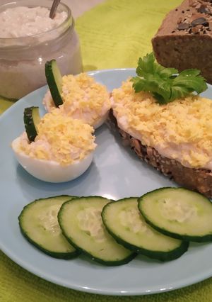 Паста из творога и икры мойвы