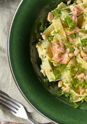 Паста з цукіні та лососем