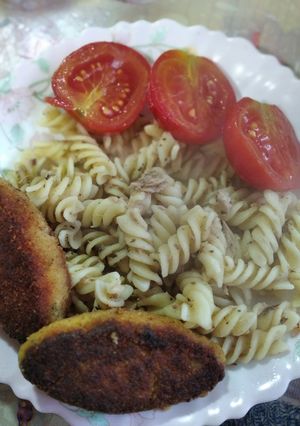 Паста з тунцем і грецькими травами