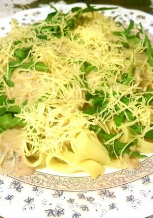 Паста з соусом з тунця
