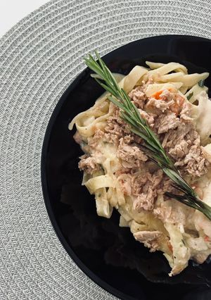 Паста з тунцем у вершковому соусі