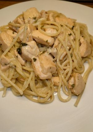 Паста з лососем та сиром Філадельфія