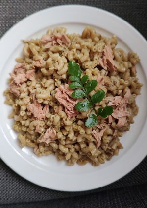 Паста з тунцем та соусом песто