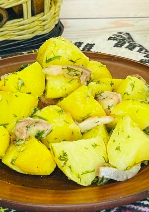 Пісний салат з картоплею та оселедцем/Простий та дуже смачний салат до вашого столу)