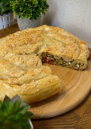 Пиріг з тіста філо з тунцем