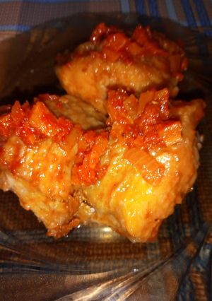 Риба в томатному соусі з цибулею і морквою