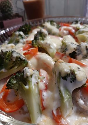 Риба з овочами у вершковому соусі