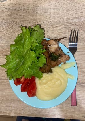 Риба на пару, пюре, овочі