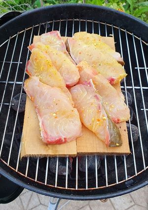 Риба на вільхових дощечках