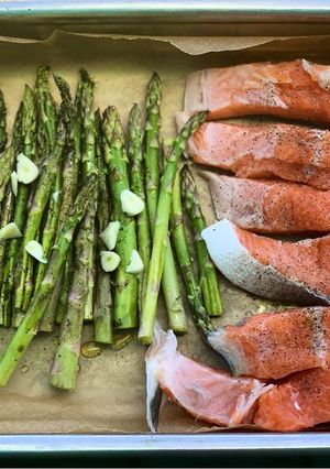 Риба зі спаржею