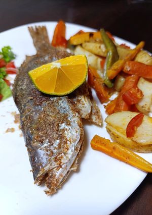 Риба запечена на овочевій подушці