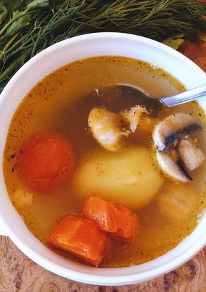 Рибна юшка з грибами