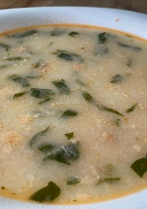 Рибний суп з форелью і шпинатом