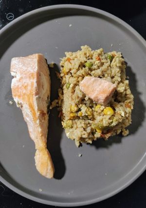 Рис із червоною рибою