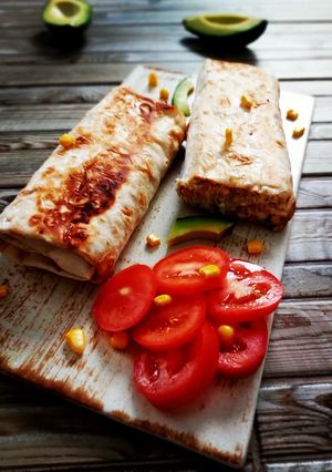 Ролл з тунця та авокадо