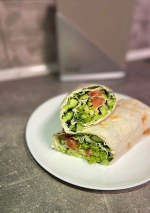 Рулет із лаваша з червоною рибою