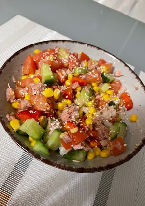 Салат з консервованого тунця