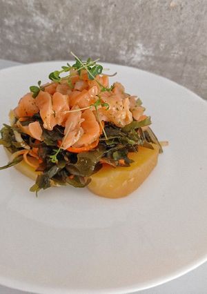 Салат з лосося