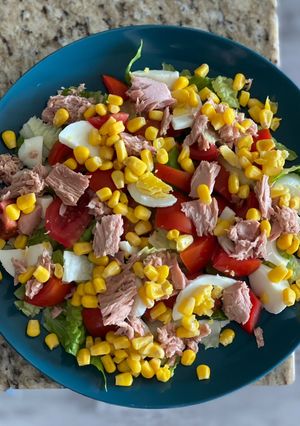 Салат з консервованим тунцем