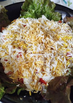 Салат з копченим лососем