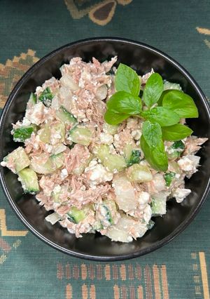 Салат з кисломолочним сиром та тунцем