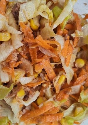 Салат з айсбергом і тунцем