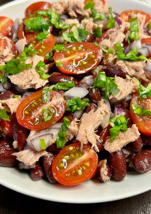 Салат з квасолею та помідорами