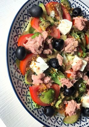 Салат з тунцем та авокадо